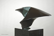 fotodocument Bronzen beeld Unidentified visible object